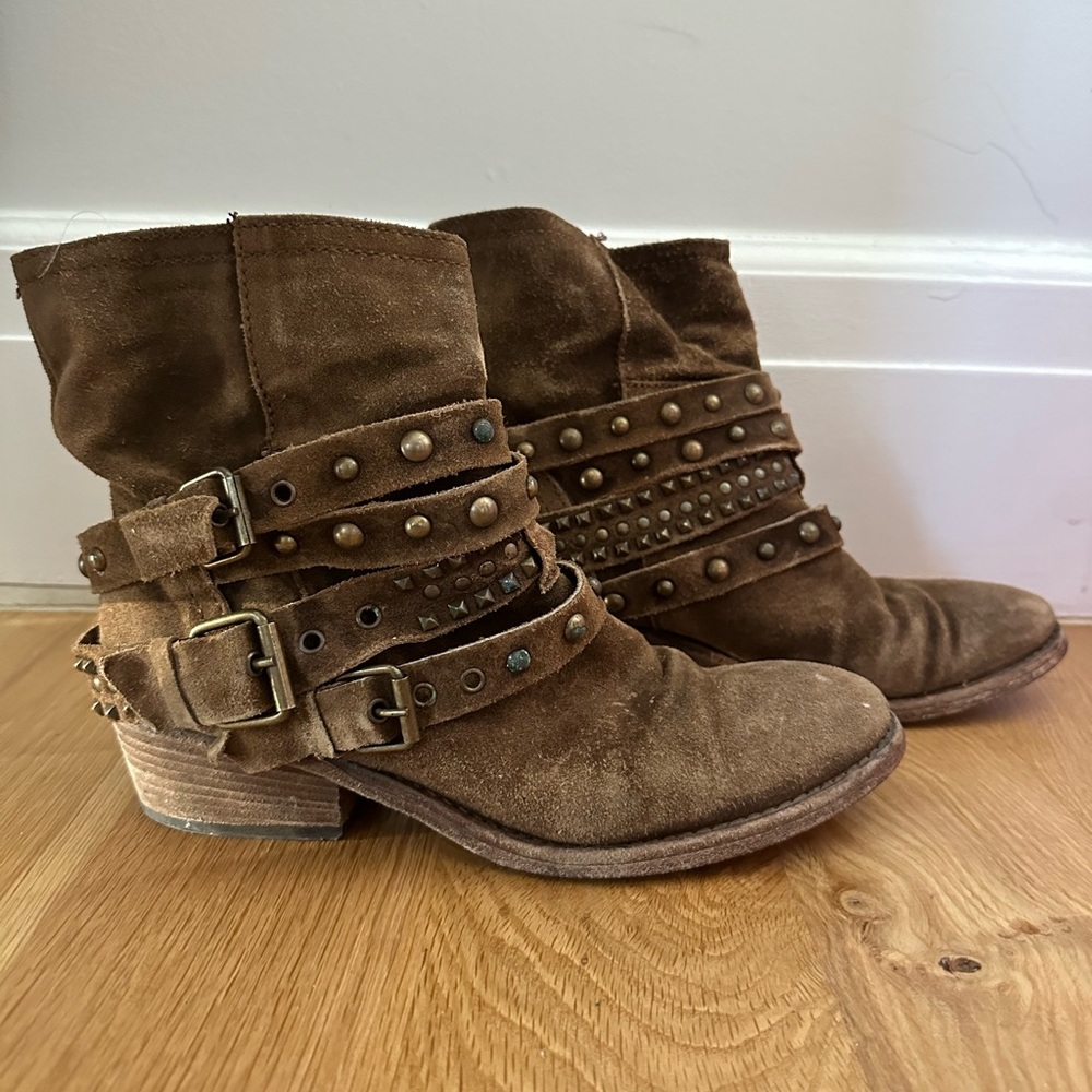 Progetto - Brown Suede Studded Booties